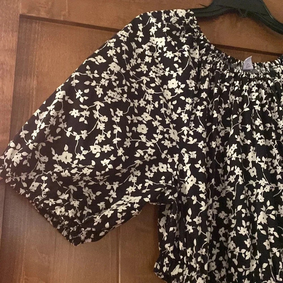 Old Navy Black and White Floral Poplin Dress - Picture 8 of 10